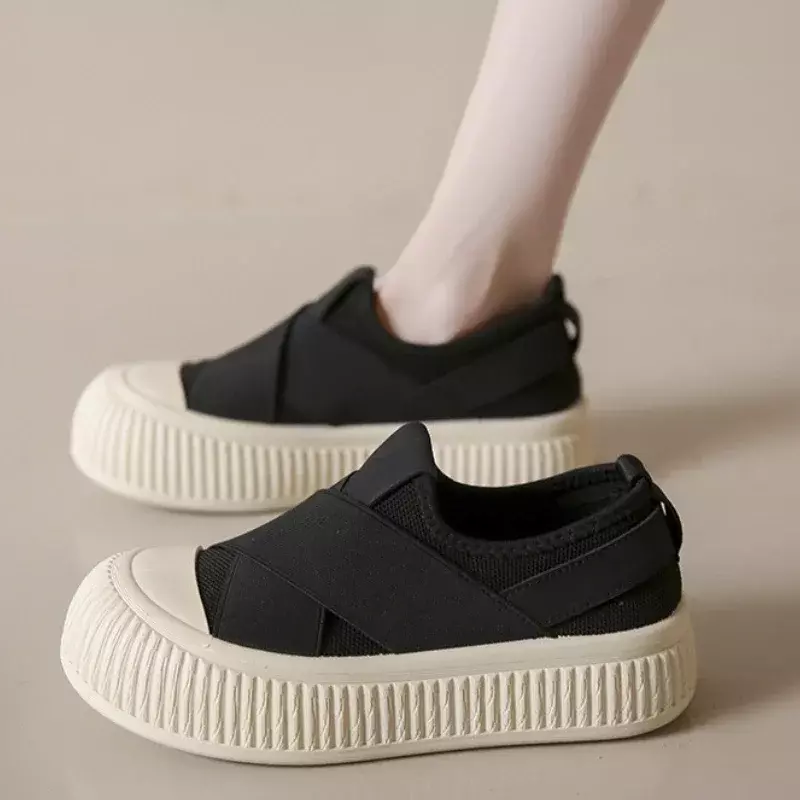 Новинка 2024, дышащие и универсальные повседневные маленькие белые туфли, модные удобные туфли на толстой подошве, кроссовки для бега на открытом воздухе