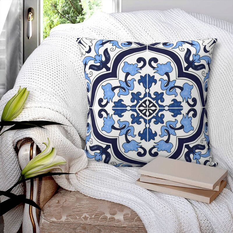 Cobertura de almofada floral ornamentada azul, fronha quadrada do azulejo mediterrâneo, confortável travesseiro, decoração do sofá de casa