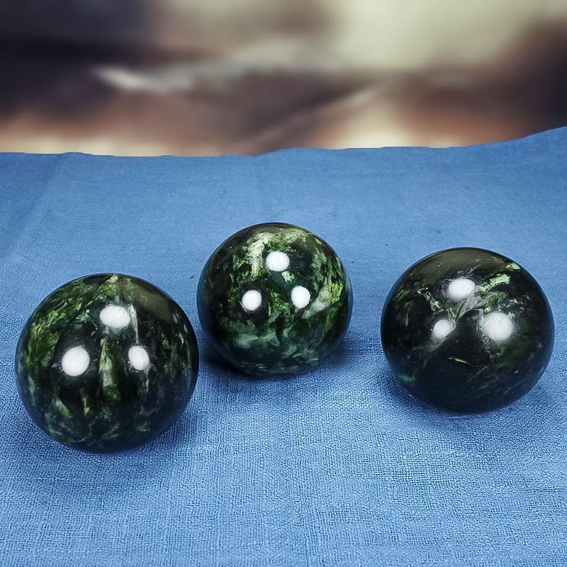Bola de jade Natural para el cuidado de la salud, bola magnética fuerte de piedra rugosa para el cuidado de la salud, 40mm/50mm de diámetro, par