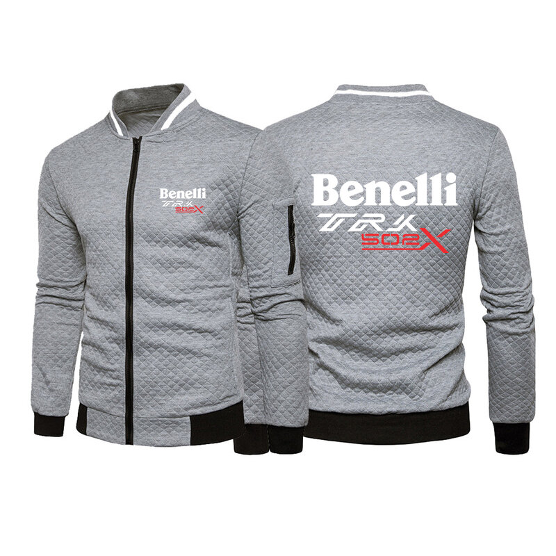 Benelli TRK 502X pria motif modis 2023 baru musim semi dan musim gugur ritsleting leher bulat mantel pakaian olahraga ramping lengan panjang.
