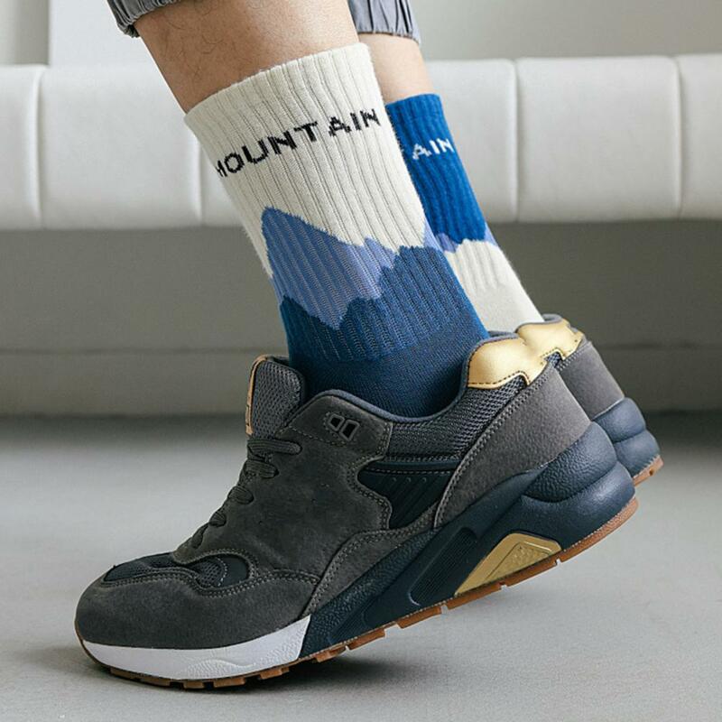 Уникальные асимметричные Узорчатые спортивные носки, стильные спортивные носки унисекс средней длины, асимметричные дизайнерские дышащие полосатые носки в стиле хоп