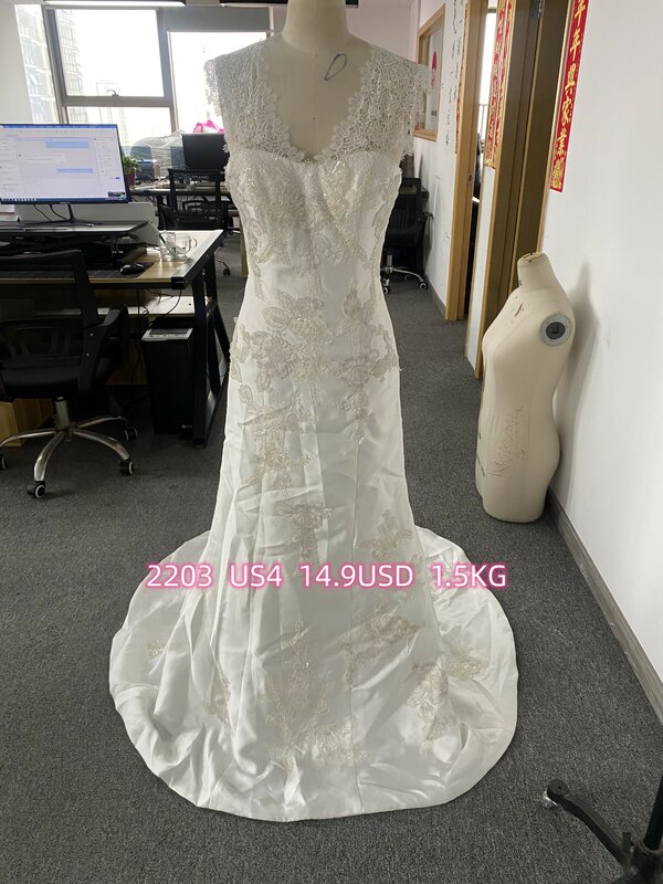 CloverBridal mangas A linha Sweep Satin Train Gown barato decote recortado recorte Voltar Vestidos de casamento para as Mulheres 2203