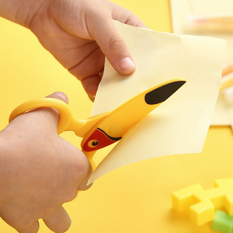 1 buah gunting hewan lucu untuk anak-anak DIY kertas seni tangan kartun plastik pisau pemotong keselamatan gunting kantor perlengkapan sekolah