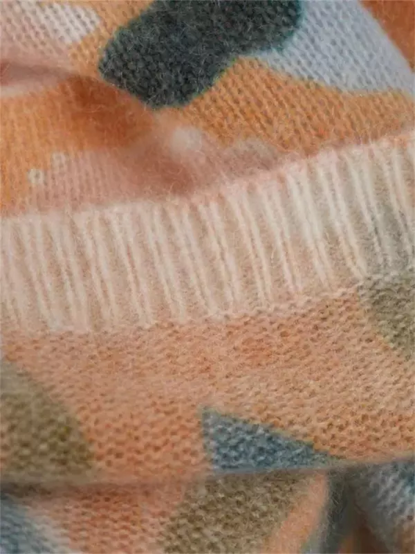 Женский трикотажный свитер с круглым вырезом и длинным рукавом