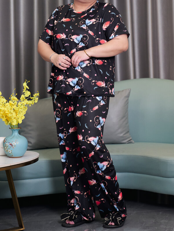 Plus size pajama set, short sleeved and long pants, comfortable and slightly loose. Home wear can be worn externally in sizes