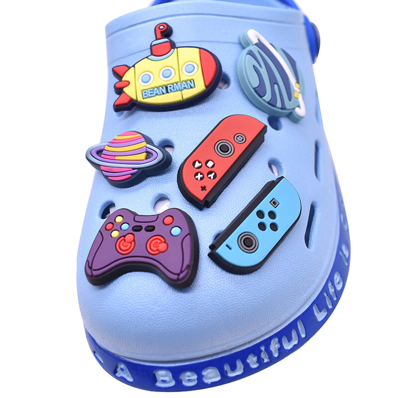 Accessori per ciondoli per scarpe PVC out space game decorazione per scarpe aliene per sandali accessori per zoccoli ragazze Kids Party regali di natale