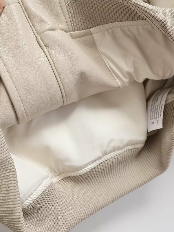 女性のためのイミテーションレザーのジャケット,新しい,ヴィンテージスタイルのトップ,ファッショナブル,2色,ベージュと黒,2023