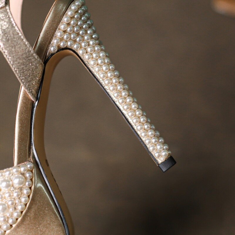 2024 sandali a bocca di pesce con tacco spesso fatti a mano con perline 33-40 scarpe da donna con plateau impermeabile con tacco alto abito da sposa perla di lusso
