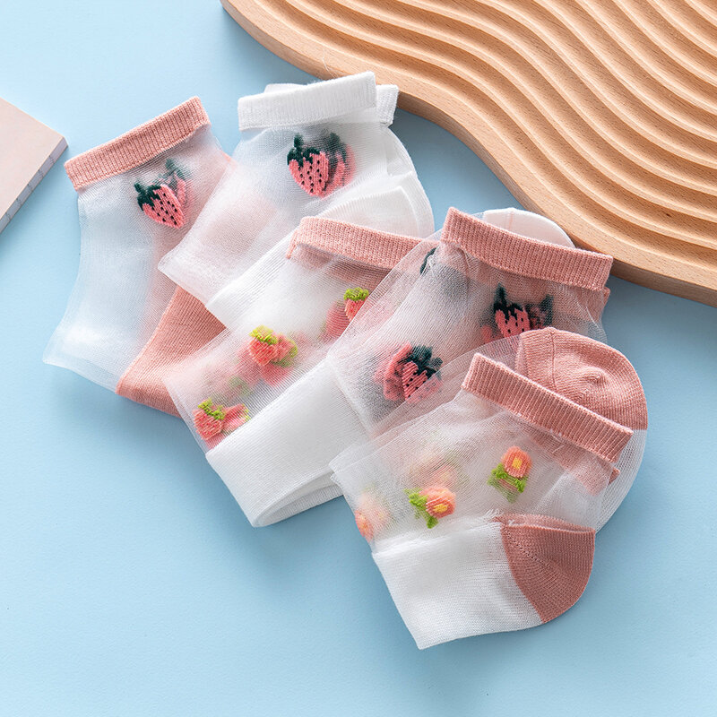 5 paia di calzini alla caviglia Casual carini da donna Harajuku Kawaii Cartoon Strawberry Bear Crystal Silk calzini corti elastici trasparenti in pizzo