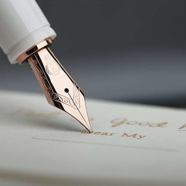 Majohn X1 penna stilografica retrattile in resina penna inchiostro bianco/nero pennino EF iridio 0.38 penna per scuola aziendale da ufficio con scrittura corta