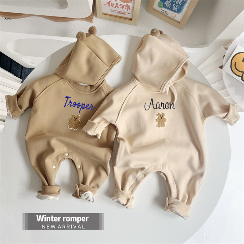 Personal isierte Herbst-und Winterplüsch-Baby kleidung mit Hüten, kunden spezifischer Name für Baby kleidung im Alter von 0-2 kleinen Bären ohren overall