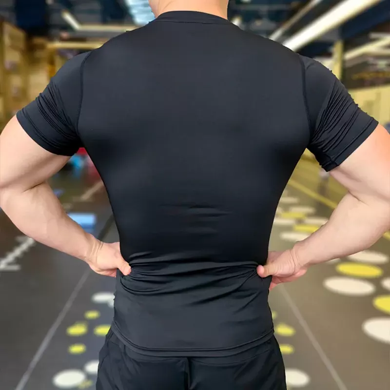 เสื้อกีฬาฟิตเนสผู้ชายเสื้อยืดแขนสั้นสำหรับออกกำลังกายในยิมวิ่งชุดออกกำลังกายสร้างกล้ามเนื้อแห้งเร็ว