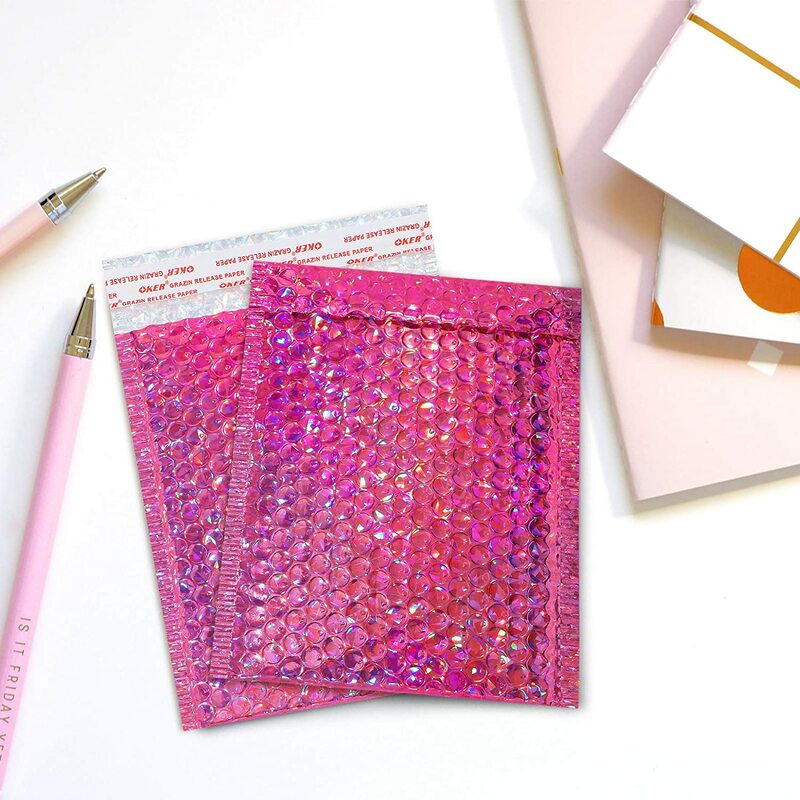 Sobres acolchados de plástico para correo, paquete de 50 unids/lote de sobres de plástico de aluminio dorado con embalaje de burbujas, color rojo y Rosa láser