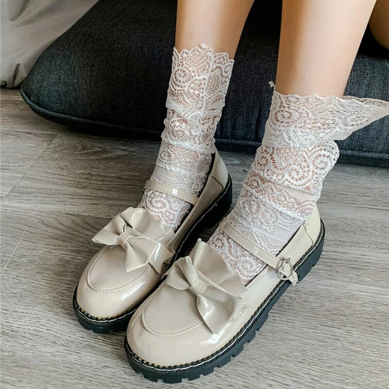 Цветочные сетчатые черные кружевные носки средней длины женские сексуальные ажурные чулки японская Лолита белые носки принцессы очаровательные Чулочные изделия для девочек