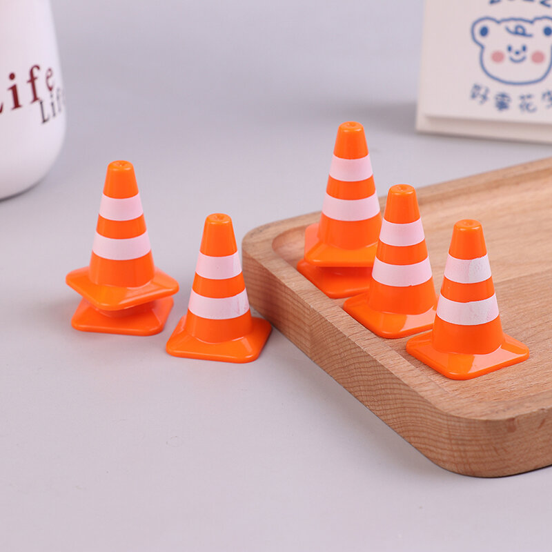 Mini Cones de Tráfego de Plástico para Crianças, Roadblock Signs, Brinquedo Educativo, DIY Doll House Decor, 7Pcs