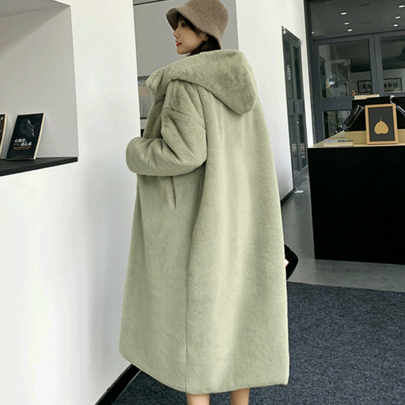 女性のフェイクファーの毛皮のコート,厚くて暖かい,冬のコート,フード付きのフェイクミンクの毛皮のコートd007