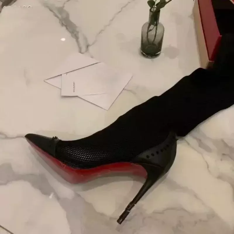Высококачественные роскошные вязаные модные брендовые женские ботинки на красной подошве Стрейчевые черные привлекательные женские ботинки с заклепками для весны и осени
