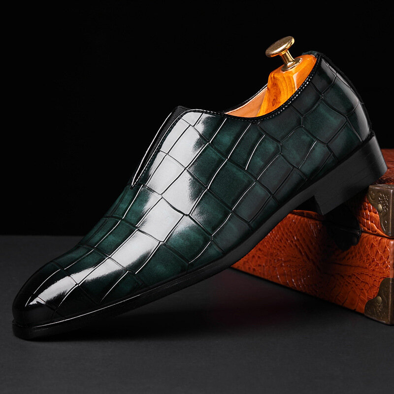 Sapatos masculinos de couro com padrão crocodilo, sapatos clássicos de negócios, vestido formal, mocassins de festa de Natal, designer