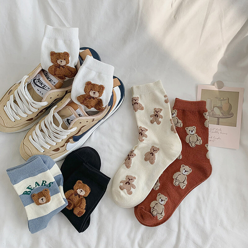 Meias de urso marrom criativas para mulheres, meias de tubo médio japonesas fofas, pequenas, frescas, selvagens, outono e inverno, novas