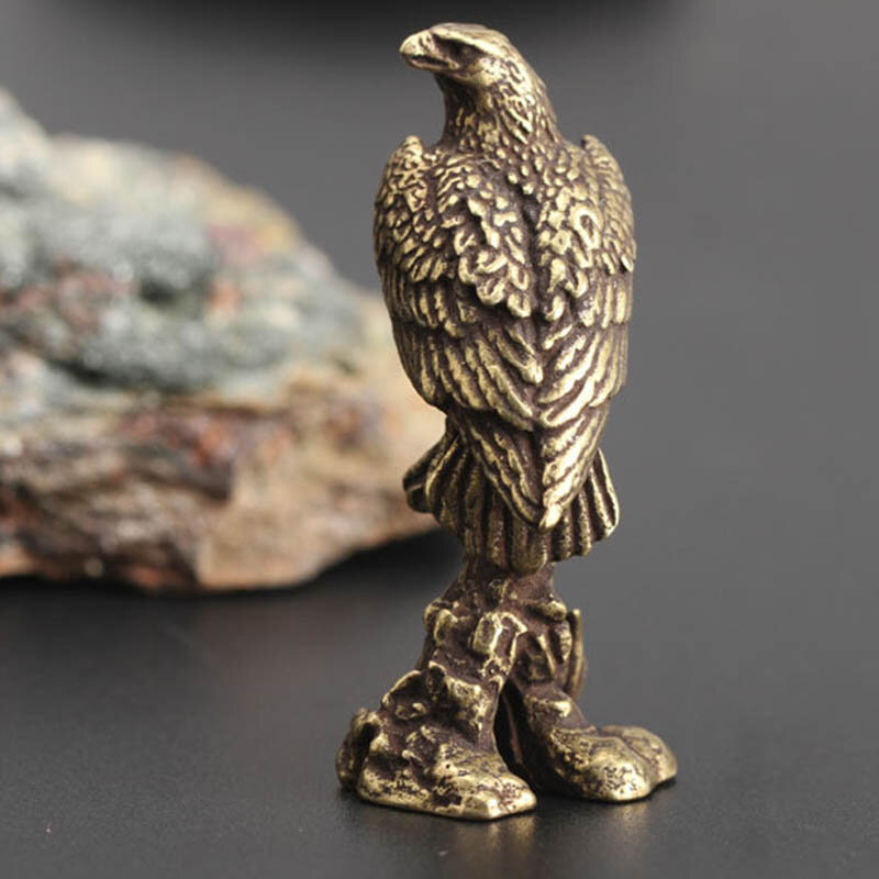 Ornement d'aigle fait à la main, oiseau en cuivre vintage, petit et mignon, décor d'animal de bureau, artisanat antique