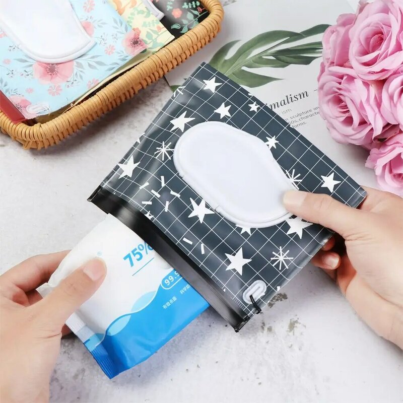 Outdoor Carrying Case Portable Snap-Strap Baby Product Wet Wipes Bag Cosmetic Pouch Stroller Accessories Tissue Box