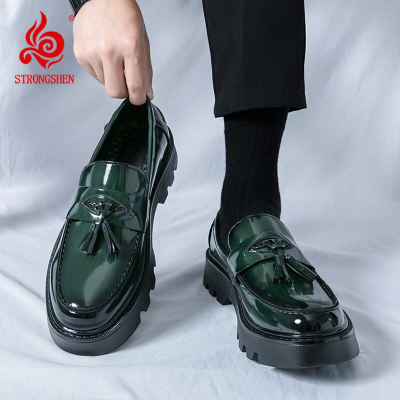 حذاء جلد غير رسمي ببراءة اختراع قوي مع شرابة ، حذاء بدون كعب فاخر سهل الارتداء ، منصة خضراء ، فستان عمل ، موضة رجالية