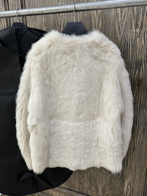 Cappotto di pelliccia girocollo versione corta allentata del design monopetto caldo e confortevole 2024 inverno nuovo 0104