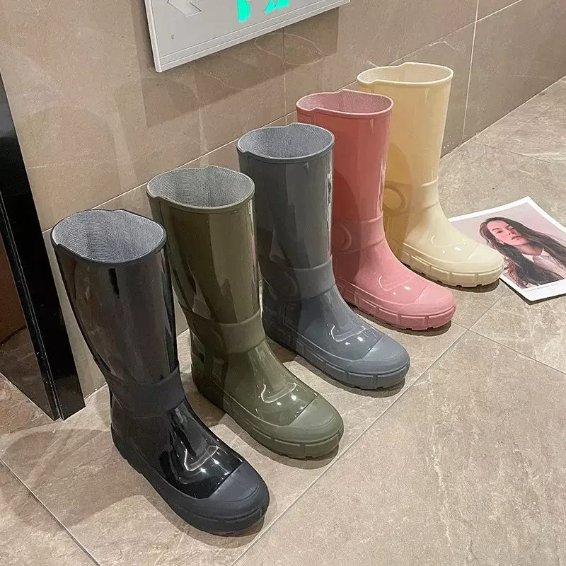 Sapatos de chuva antiderrapante impermeáveis para mulheres, cano alto espessado, moda, trabalho de saída, resistente ao desgaste, tendência de plataforma