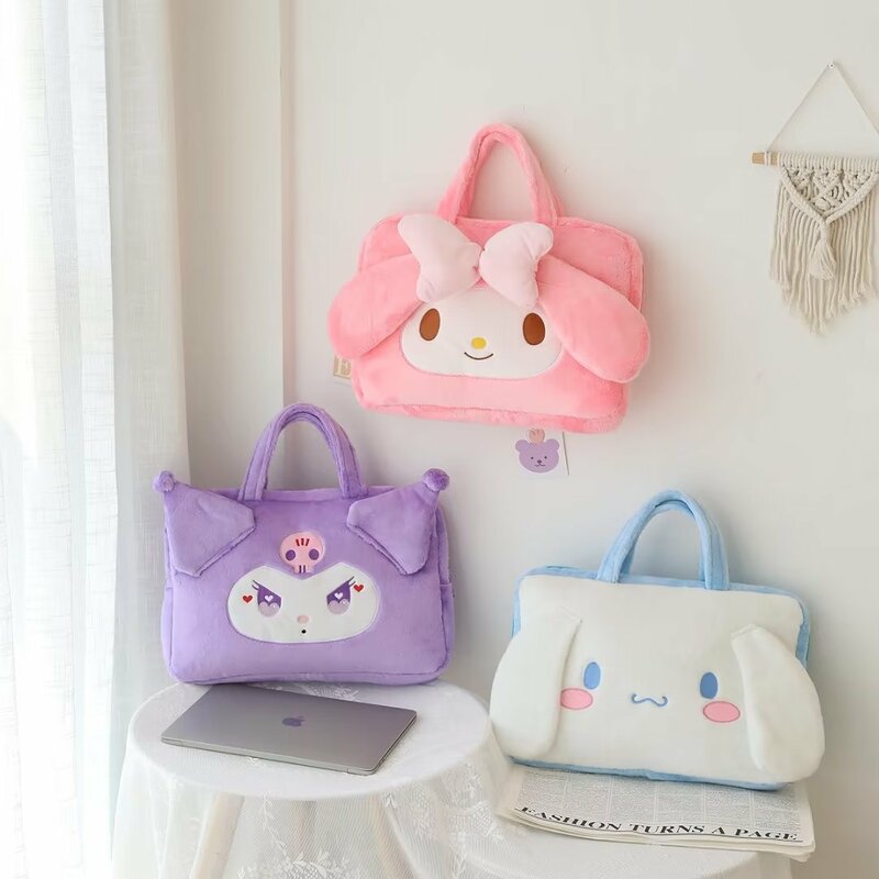 Kawaii Pochacco กระเป๋าสตางค์กระเป๋า Kuromi Melody Plush กระเป๋าถือ = Hello Kitty Pocketbook Cinnamoroll Sanrio Plush กระเป๋าเป้สะพายหลัง