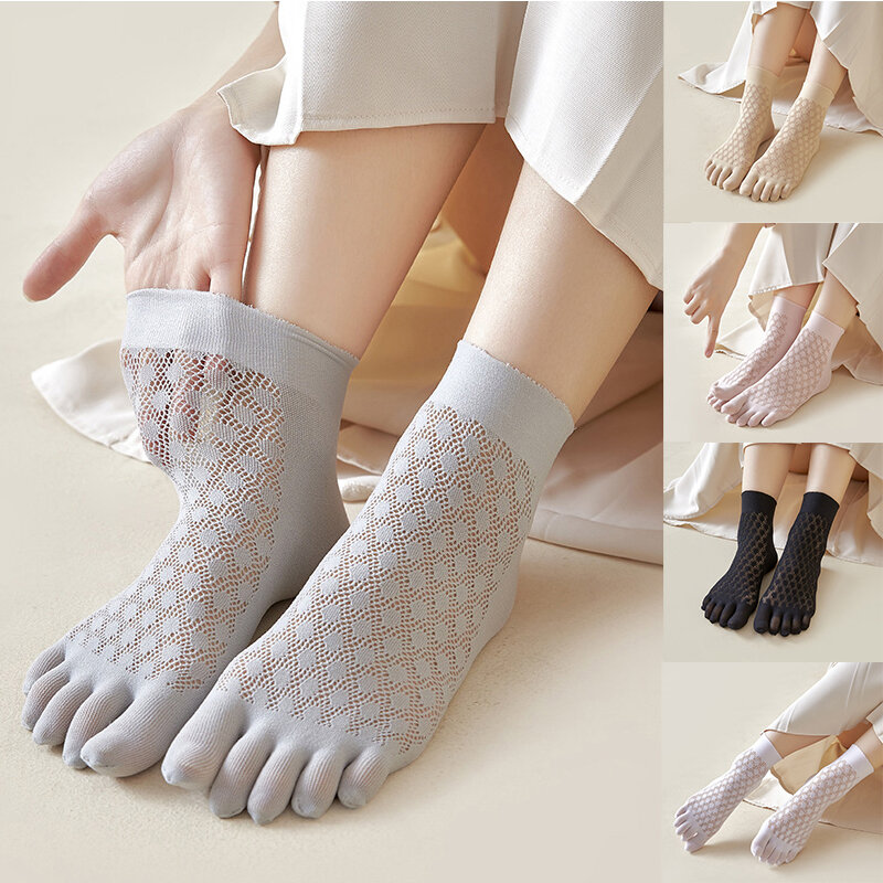 ถุงเท้าถุงเท้าข้อสั้นระบายอากาศนุ่มสีทึบสำหรับฤดูร้อนถุงเท้าแฟชั่นห้านิ้วถุงเท้าบางสบายท่อกลาง