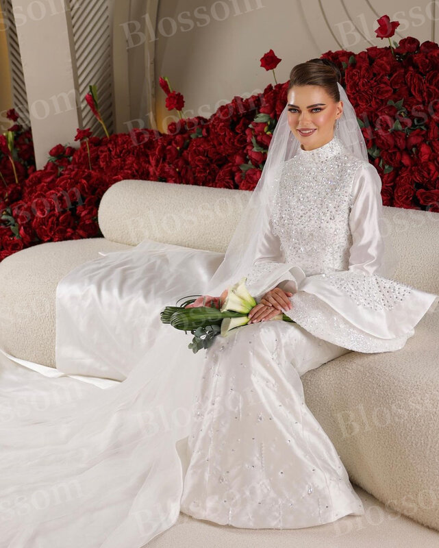 Vestidos de casamento de gola alta luxuosos para mulheres, Arábia Saudita, mangas compridas, strass, vestido de noiva personalizado high-end