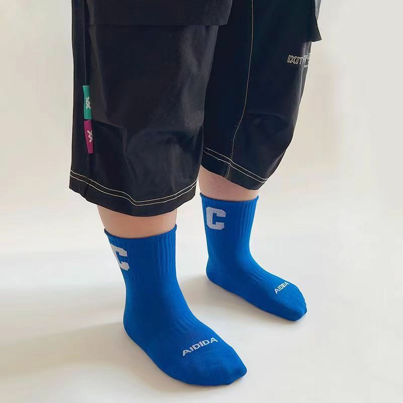 Calcetines deportivos con letra C grande para niños, versión coreana, transpirables, absorbentes de sudor, de algodón