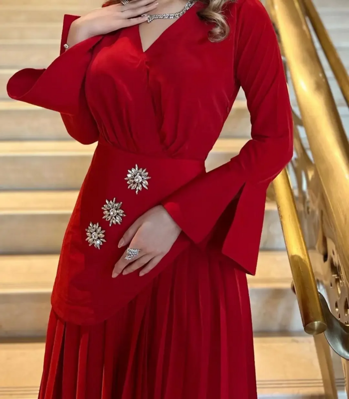 Kryształowe koraliki z dekoltem w szpic do kostek plisowane sukienki na przyjęcie czerwone długie rękawy saudyjska Arabia wizytowe damskie suknie wieczorowe