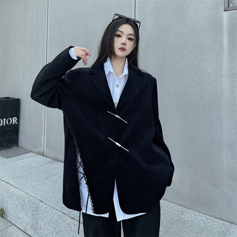 Schwarze Anzug jacke für Frauen im Herbst asymmetrischer Riemen Design Split Cut Frauen Blazer Anzug