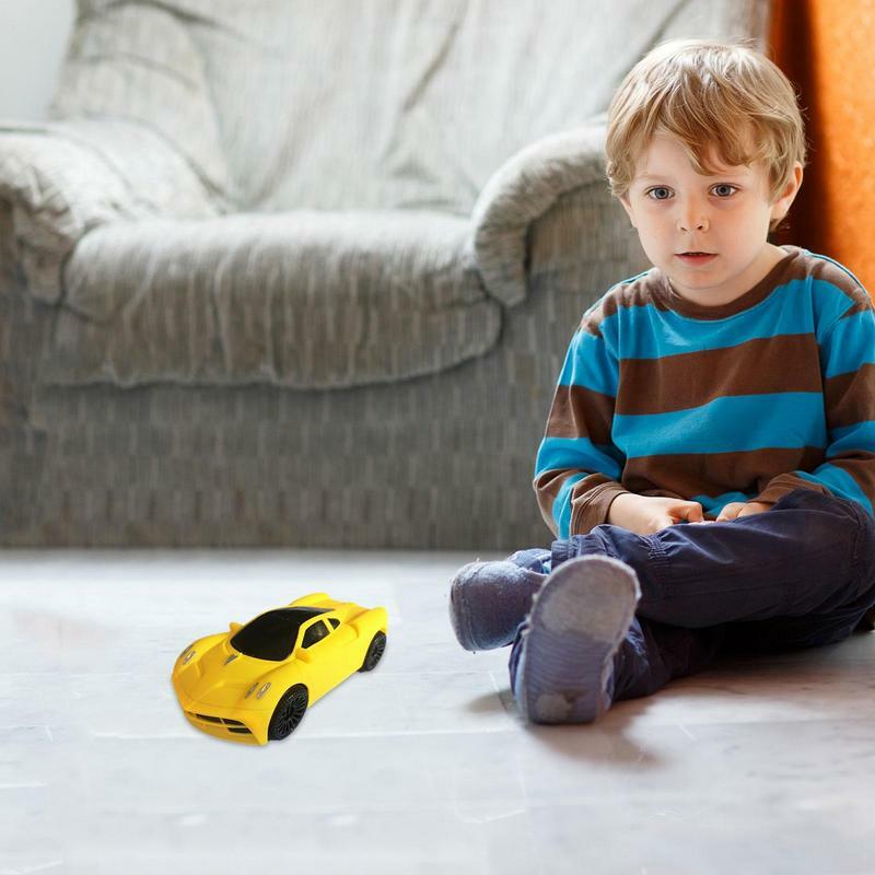 Macchinine per ragazzi auto da corsa giocattoli auto da corsa con giocattoli educativi leggeri forniture per feste regali di compleanno per ragazzi e ragazze