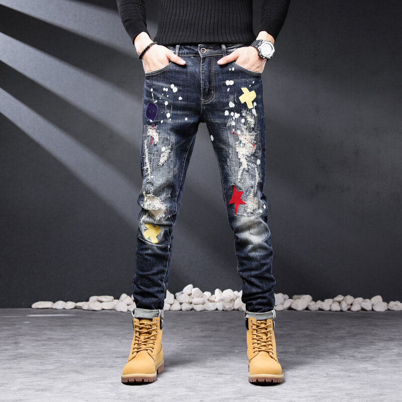 Modne dżinsy męskie uliczna Retro ciemnoniebieska elastyczna rozciągliwe dopasowanie porwane jeansy męska haftowana designerska spodnie w stylu Hip Hop Hombre