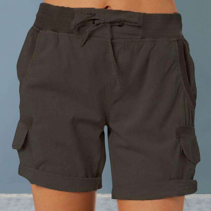Celana pendek pinggang elastis wanita, celana pendek serut dengan saku pinggang elastis panjang di atas lutut musim panas modis