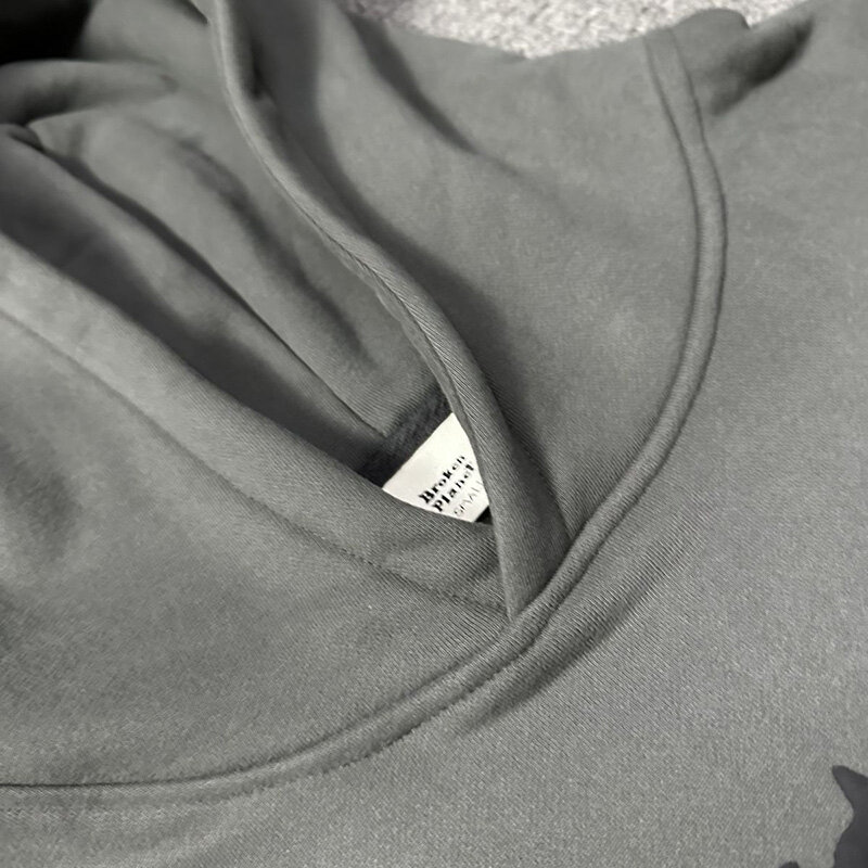 Осенне-зимние классические пуловеры унисекс из хлопка серого цвета с капюшоном и надписью и логотипом сломанной планеты