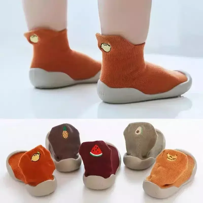 Zapatos antideslizantes para niños, calcetines de algodón antideslizantes, suela de goma, zapatillas de Interior de dibujos animados