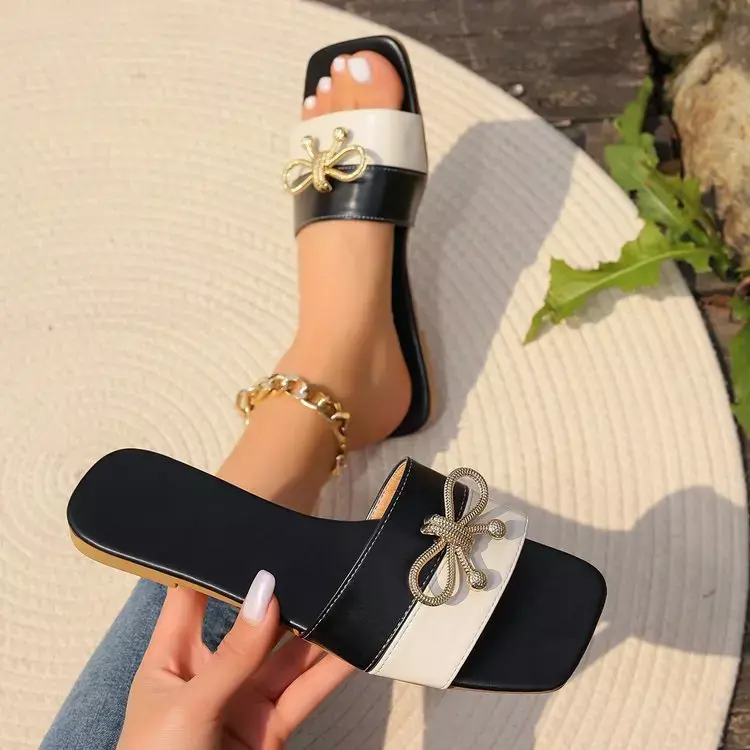 Zapatillas de lujo con cadena y punta cuadrada para mujer, Sandalias planas, chanclas de playa, zapatos informales con decoración de Metal