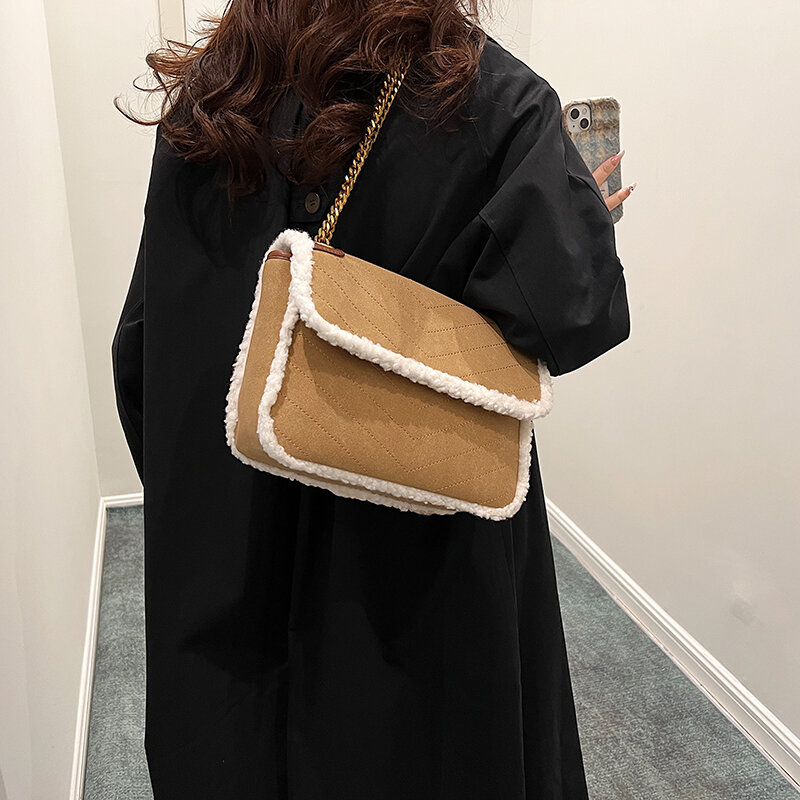 Bolsa de lã de cordeiro luxuosa para mulheres, bolsa de ombro designer, bolsa compradora axilas, couro de camurça retrô