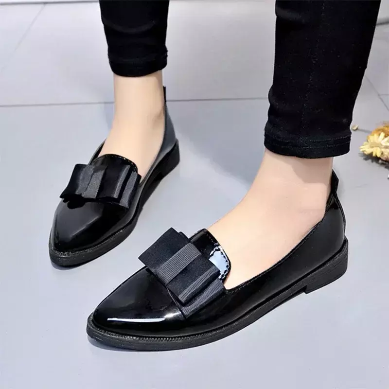 2024รองเท้าแฟชั่นใหม่ฤดูใบไม้ผลิรองเท้าส้นแบนสตรีหัวแหลมแบบสวมบนรองเท้าส้นแบนพื้นรองเท้าผูกโบว์ผ้าอ๊อกซ์ฟอร์ดสำหรับผู้หญิง zapatos de mujer