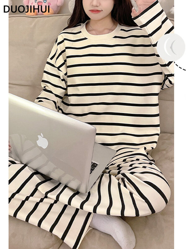 DUOJIHUI Set pakaian tidur wanita, setelan baju tidur dua potong lengan panjang motif garis-garis kasual modis dengan bantalan dada leher bulat