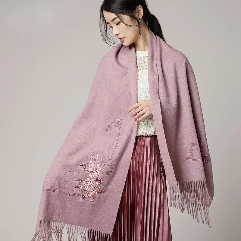 Женская шерстяная шаль, зимний Дамский шарф из овечьей шерсти с вышивкой, Осенние теплые элегантные модные роскошные прямоугольные шарфы с кисточками