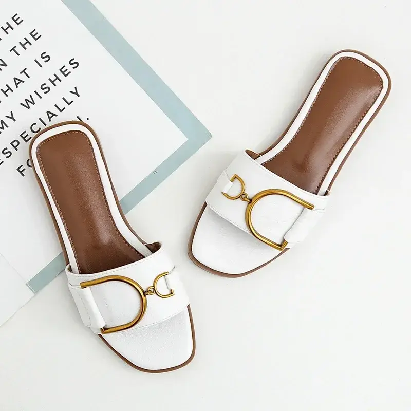 2024 letnie klapki damskie skórzane kwadratowe Toe damskie mieszkania klapki japonki projektant damskie slajdy sandały damskie buty luksusowe sandały