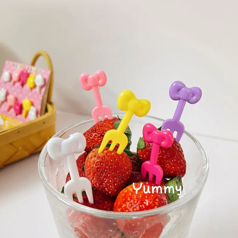 10 sztuk Hello Kitty Sanrio Things plastikowy znak kanapkowy dla dzieci słodkie widelec do owoców na przyjęcie widelce do przekąsek Kawaii materiały świąteczne