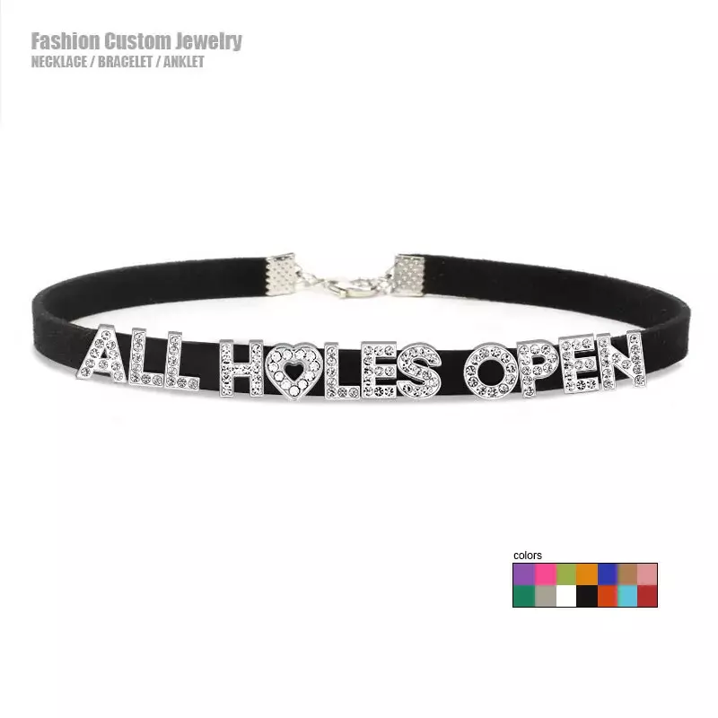 Ожерелье-чокер с открытыми буквами и надписью «All Holes Open»