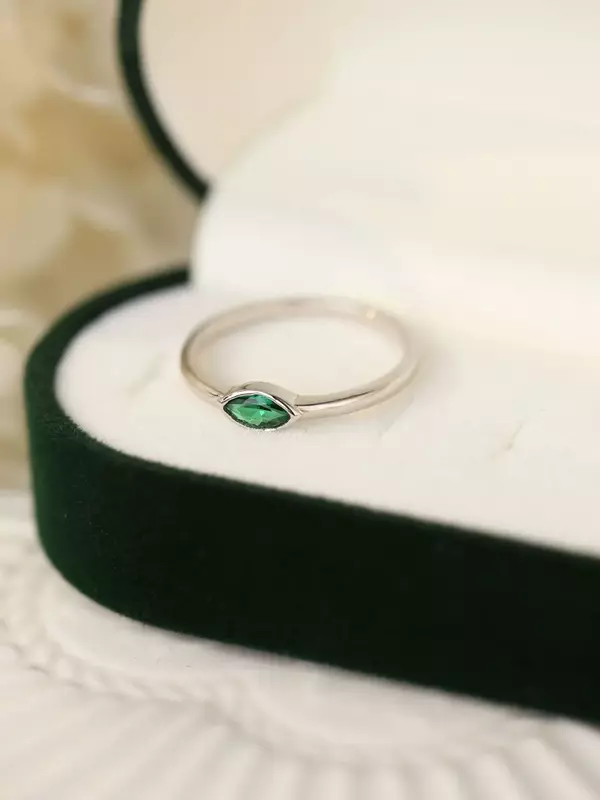 خاتم من الفضة الإسترليني للنساء من Farny-Vintage ، جوهرة خضراء فاتحة ، تصميم كلاسيكي بسيط ، ملابس يومية أو حفلات