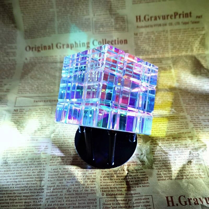 2023 Nieuwe Magische Kubus Kristal Sculptuur Tafeldecoratie Diamant K9 Imitatie Glas Magie Kleurrijke Kubus Tafeldecoratie
