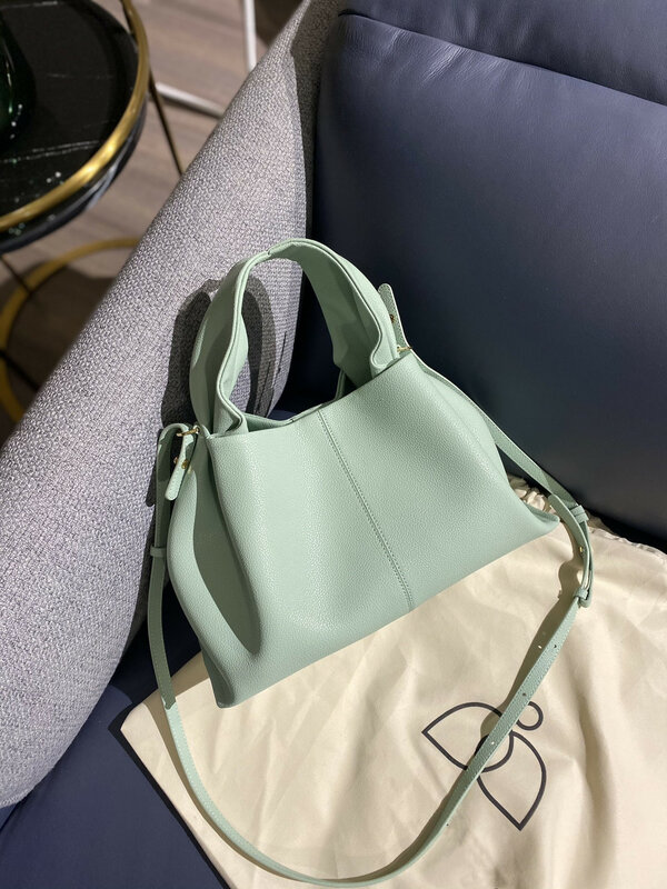 Новинка 2023, дизайнерская Роскошная однотонная сумка для ланча, сумка в европейском и американском стиле, модная женская сумка на одно плечо